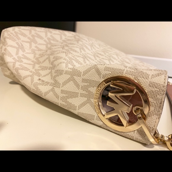 Michael Kors Fulton Medium Leather Shoulder Bag - Picture 5 of 7